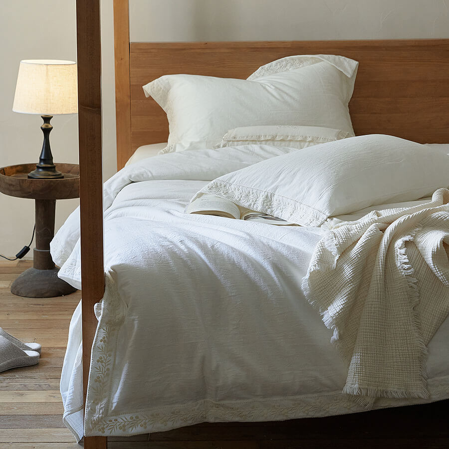 Ivory embroidered cotton bedding set with duvet cover, pillowcases and flat sheet in Japanese zen style